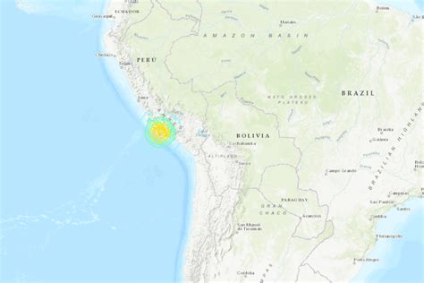7.2 magnitude earthquake shakes southern Peru .